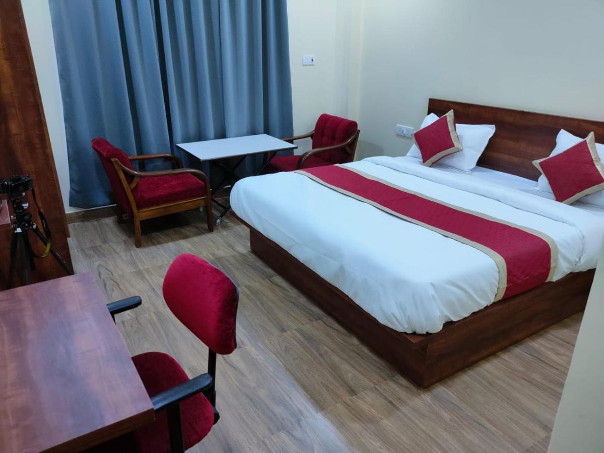 Hotel Manorama Inn Лакхнау Экстерьер фото